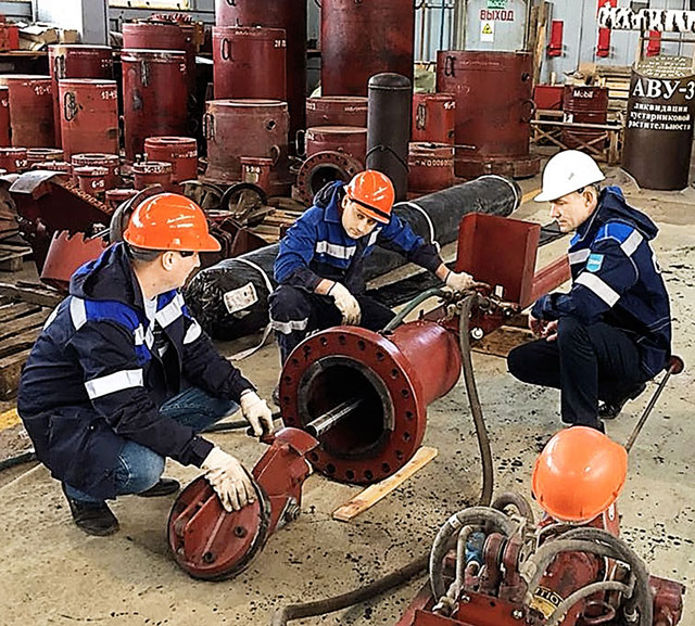 На Урале врезке под газом учились специалисты со всего Газпрома.