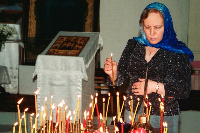 Если человек хочет помочь храму, но у него нет на это денег, он может внести свой вклад в уборку или ремонт.