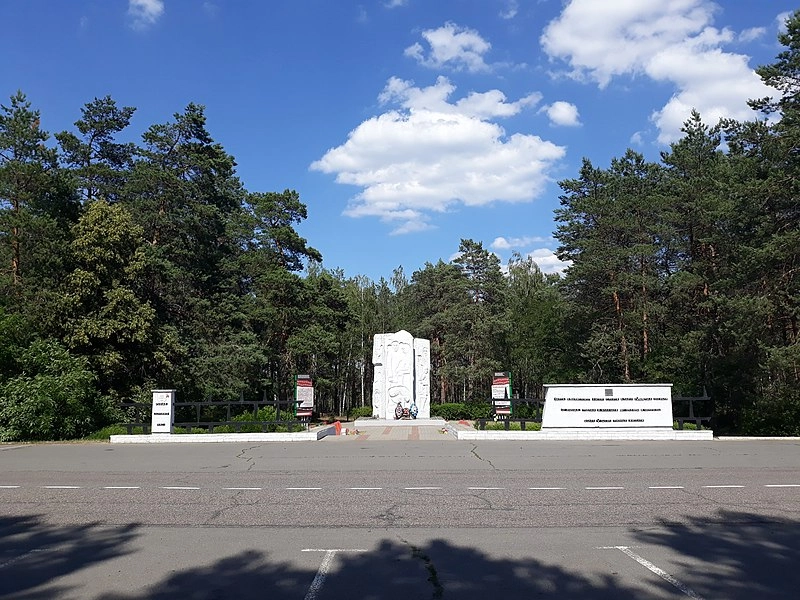 Мемориальный комплекс на месте бывшего концлагеря в Озаричах. 