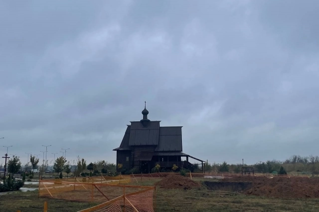 Спасённые иконы перенесли в эту церковь рядом с Левенцовкой. 