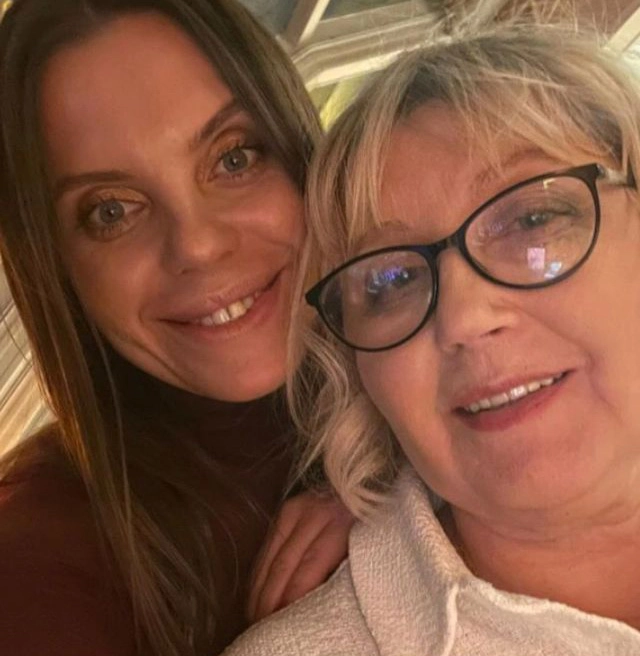 Анастасия Милосская с матерью.