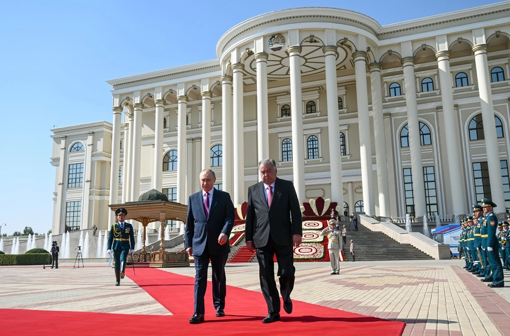 Владимир Путин и президент Таджикистана Эмомали Рахмон