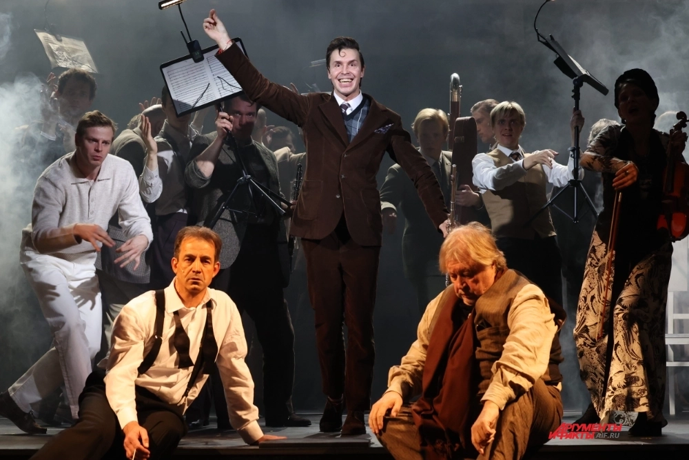 В роли дирижера - Дмитрий Певцов.