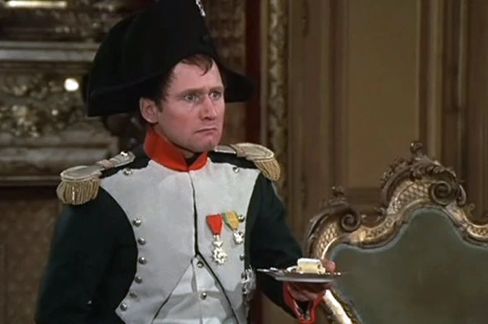 Джеймс Толкан в пародийной комедии Вуди Аллена «Любовь и смерть» (1975)