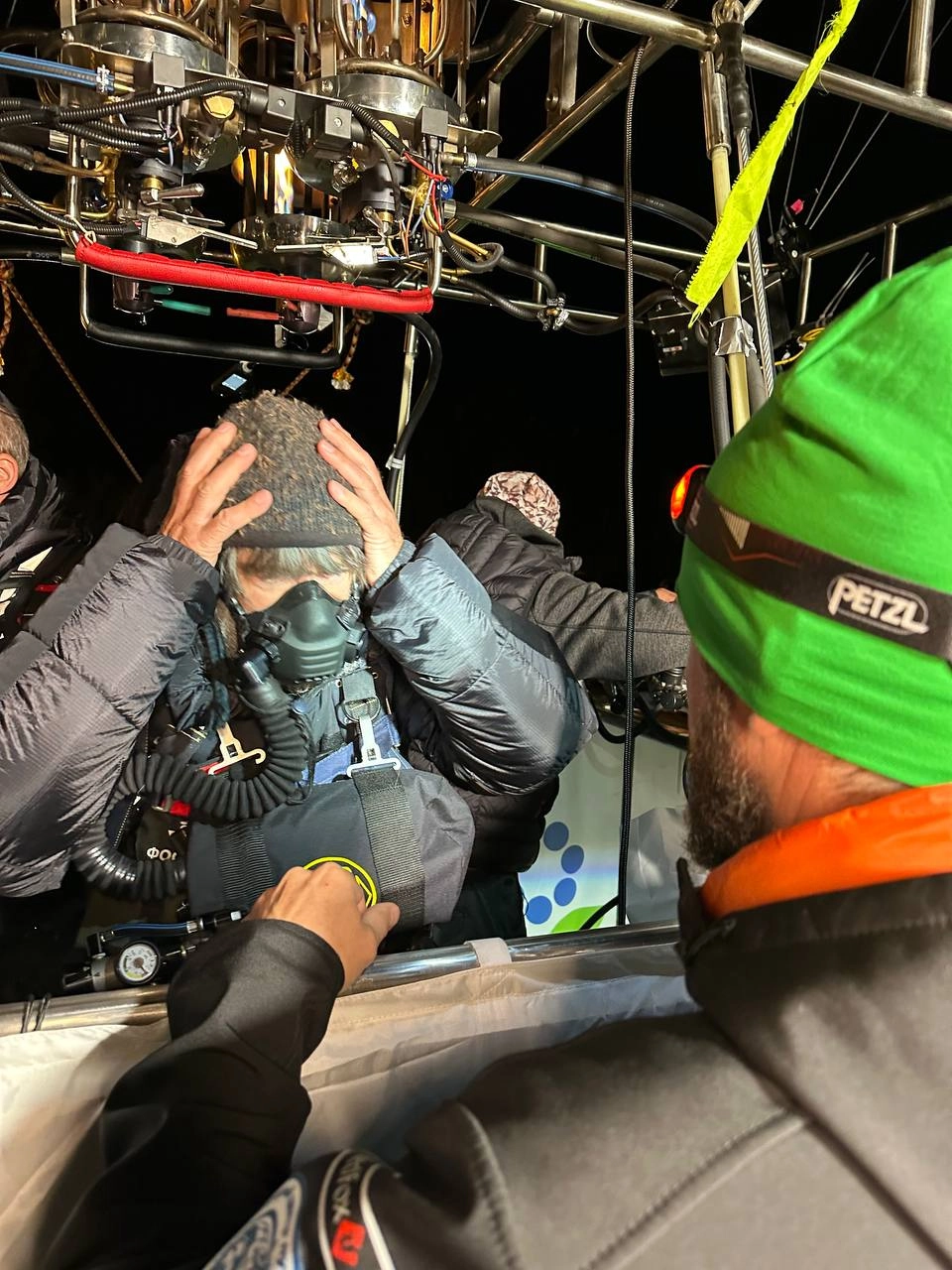 На такой высоте необходимо кислородное оборудование.