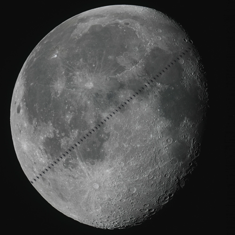 Пролёт МКС на фоне Луны, 11.09. 2025