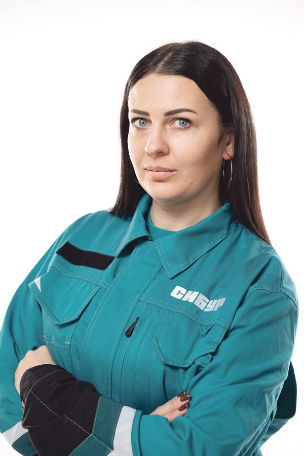 Юлия Климова любит свой завод, свой дружный коллектив и никогда не думала менять место работы.