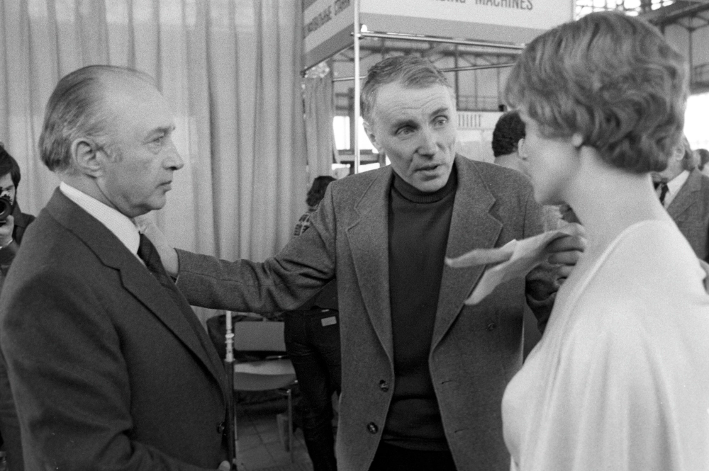 Александр Серый (в центре), актеры Нина Русланова и Николай Прокопович на съемках фильма «Берегите мужчин». Киностудия «Мосфильм».