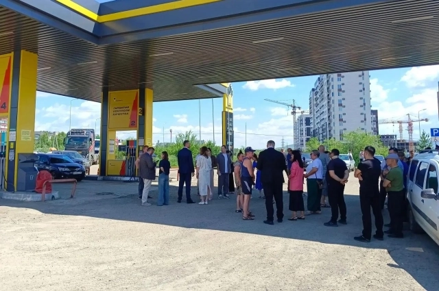 Глава Забайкалья беседует с автомобилистами.