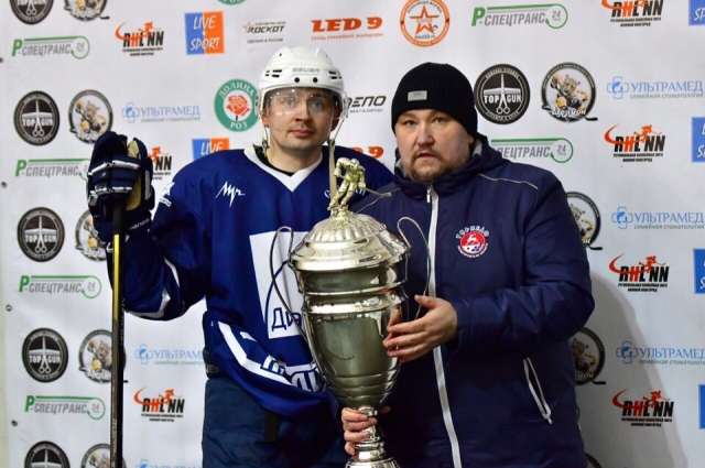 Два года подряд команда «Диакон» выигрывает главный трофей Региональной хоккейной лиги.