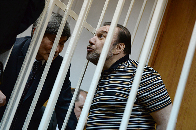 Бизнесмен Виктор Батурин  во время оглашения приговора в Гагаринском суде Москвы, который признал его виновным в многомиллионном мошенничестве с векселями компании «Интеко». 2013 год.