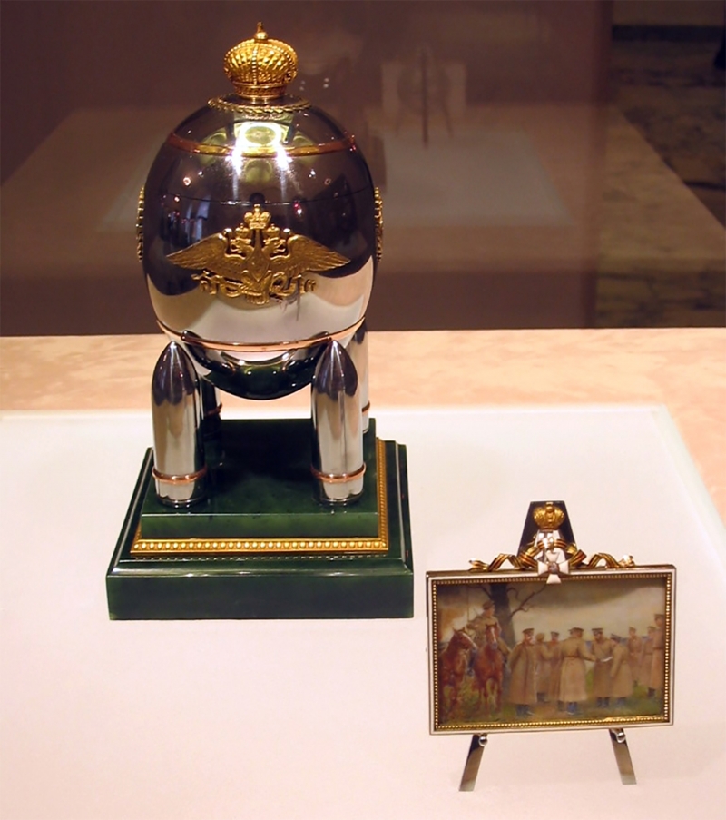 Яйцо «Военное стальное» с миниатюрой Василия Зуева в музее Московского Кремля. 