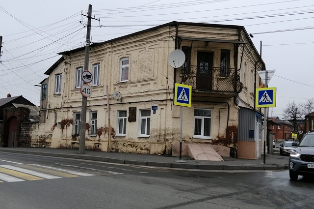 В доме на ул. Баева, 65, где Газданов бывал ребёнком, сейчас живут люди.