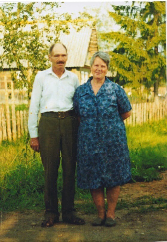 Дедушка и бабушка Николая.