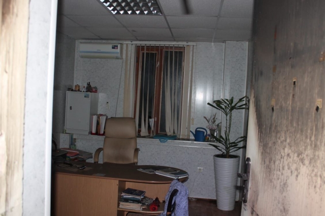Так выглядит кабинет в здании после поджога.