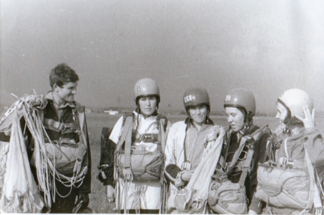 Леонид Хорошев с женской командой Пермского АСК, 1983 г.