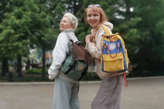 Тот самый рюкзак Ольги (на фото справа) отчасти спас её жизнь. 