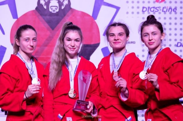 Самбистки Чувашии выиграли «золото» и «бронзу» чемпионата России.