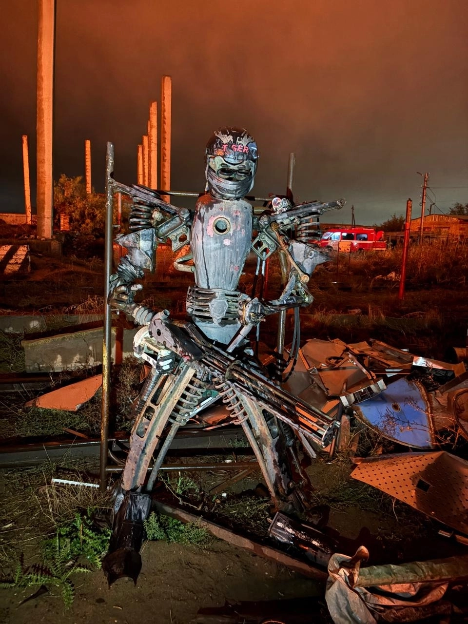 спасатели при тушении пожара обнаружили терминаторов