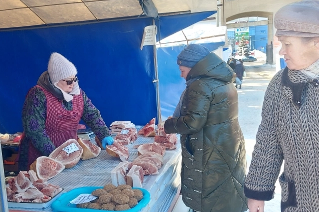 Пенсионеры говорят, что на Суворовском рынке можно купить хорошие продукты по приемлемой цене.