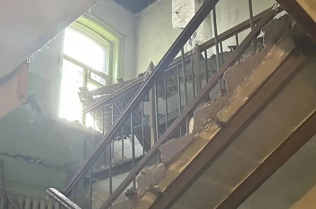 Внутри здания.