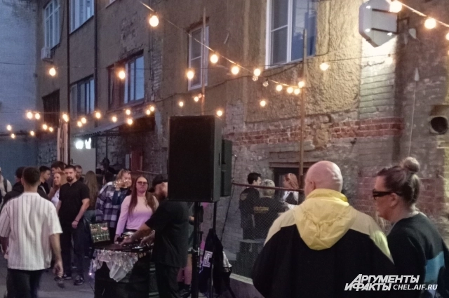 Вечеринка в честь дня рождения Константина Ананьева.