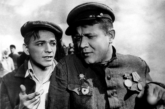 Петр Алейников и Борис Андреев в фильме «Большая жизнь» (1939)