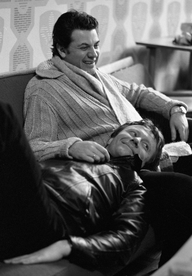 Александр Ширвиндт и Андрей Миронов, заслуженные артисты РСФСР - артисты Московского театра Сатиры. 1980 год.