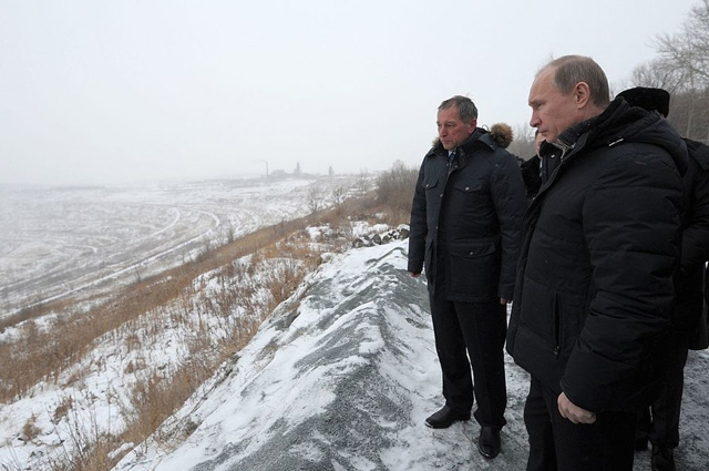 Владимир Путин на борту Коркинского разреза, 2012 год.