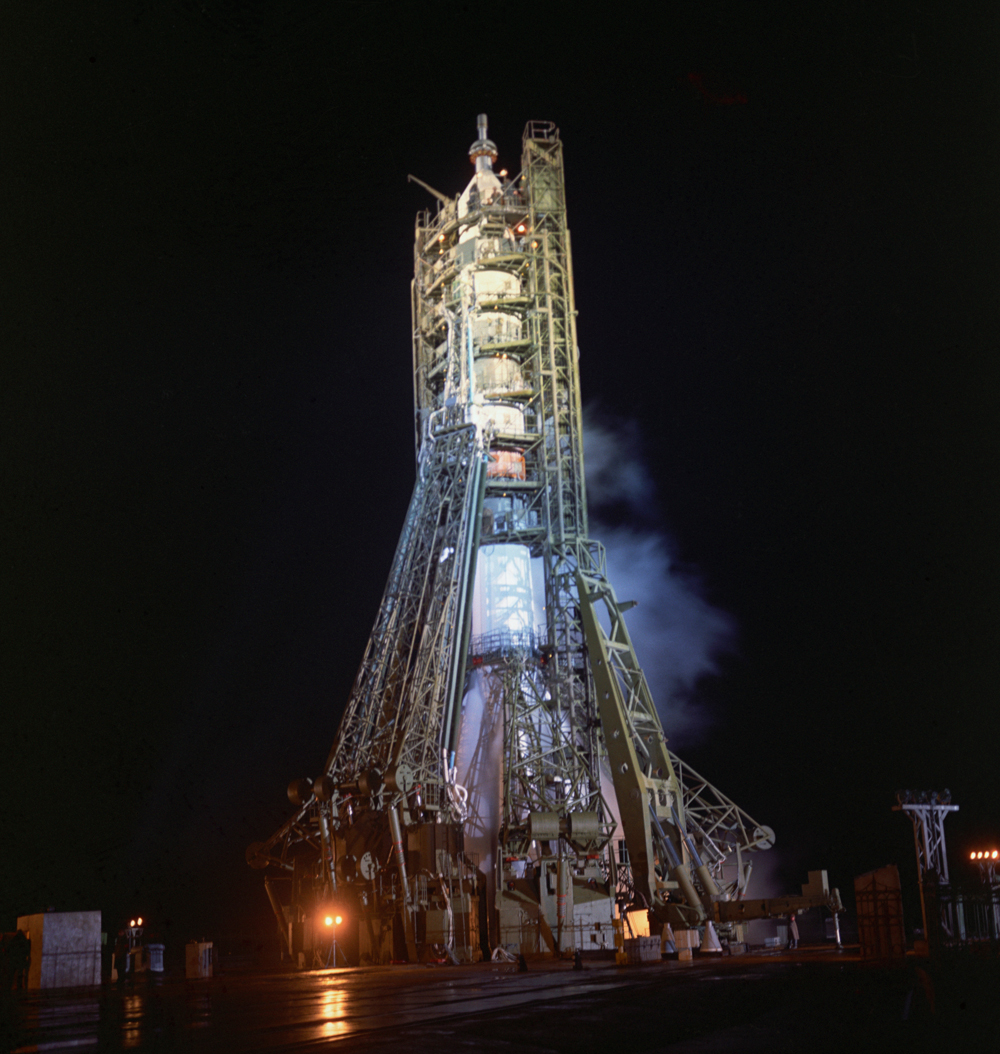 Космический корабль «Союз-11» на стартовой площадке за час до запуска.