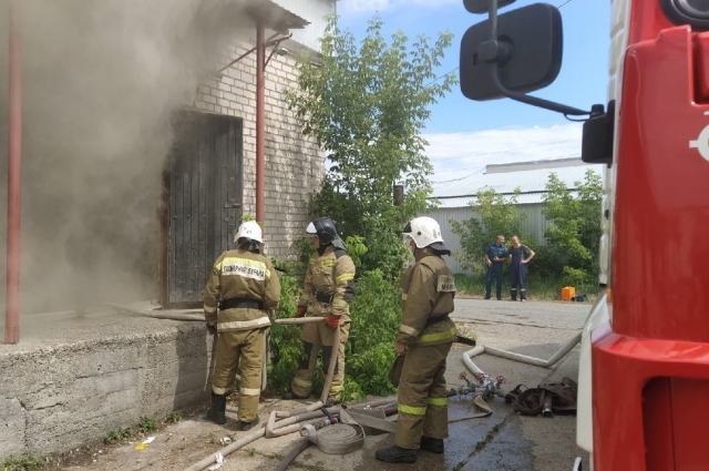 Загорелся склад на ул. Промышленной в Чайковском.