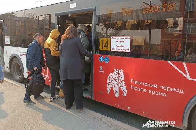 Не поместить в пришедший автобус – частое явление утром в Перми.