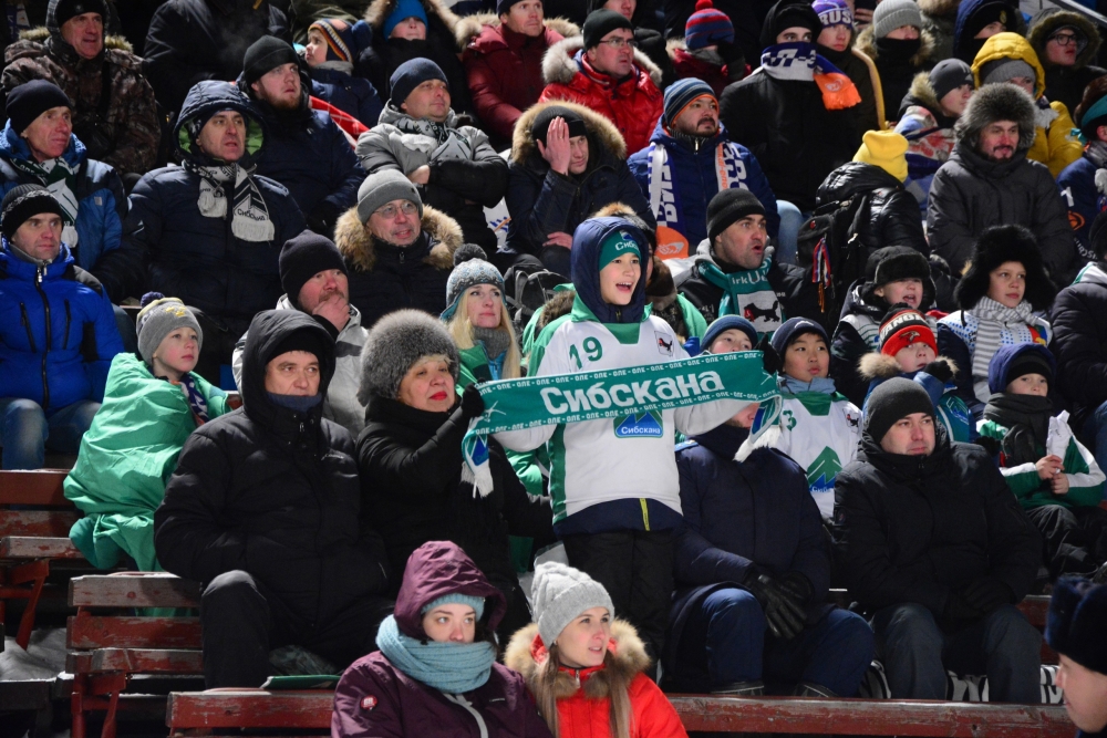 Хоть сейчас в Иркутске есть крытый ЛД «Байкал», многие болельщики помнят атмосферу на «Труде».