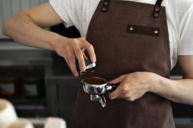 Подсудимый встречался с поставщиками в кафе.