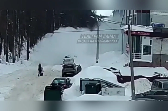 За последние дни в республике стал часто сходить снег с крыш.