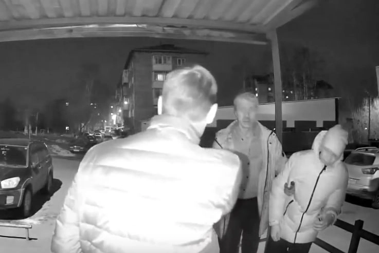 Нападавшего остановил прохожий мужчина.