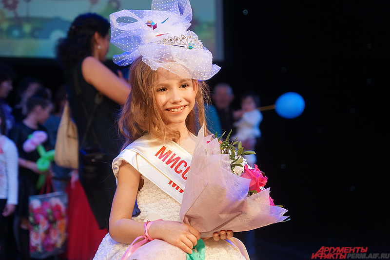 Главный титул же взяла 8-летняя Арина Плесовских, которая представляла русскую национальную культуру.