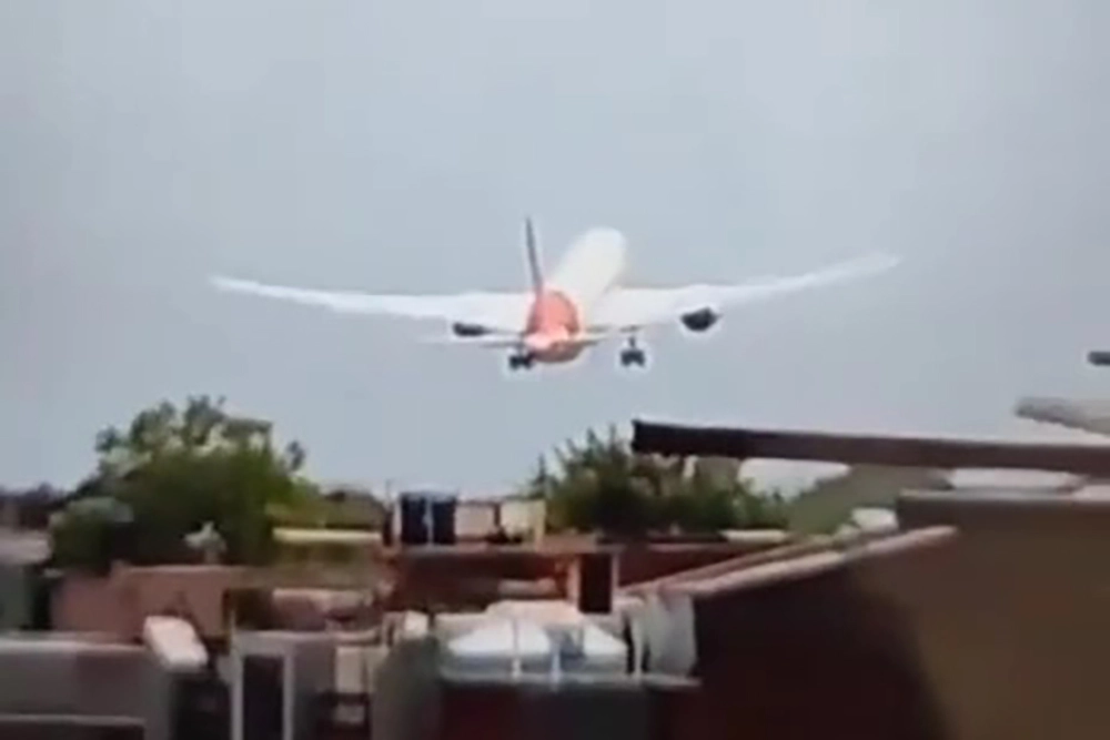 Boeing 787-8 Dreamliner.