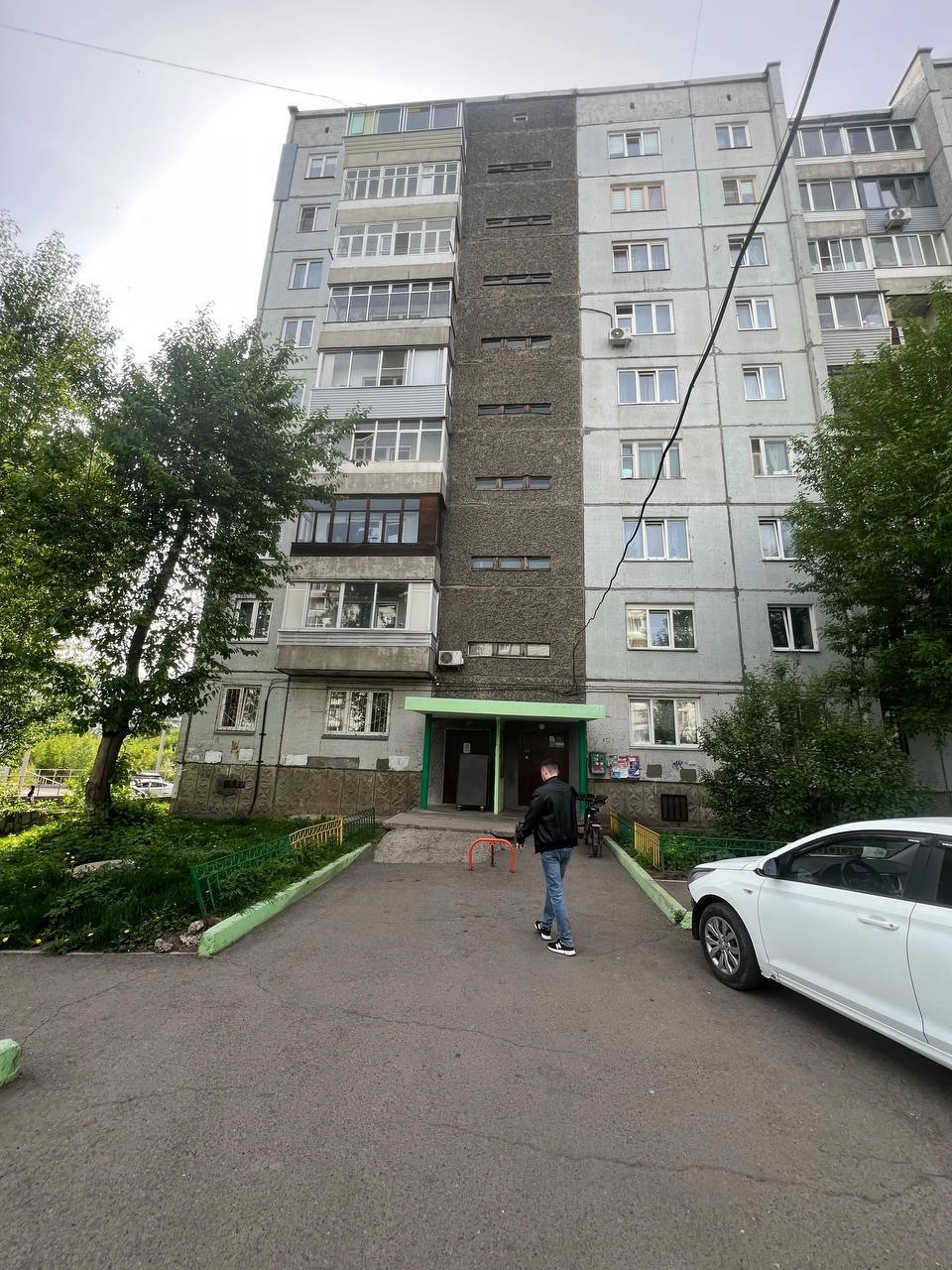 Обычная девятиэтажка на Воронова.