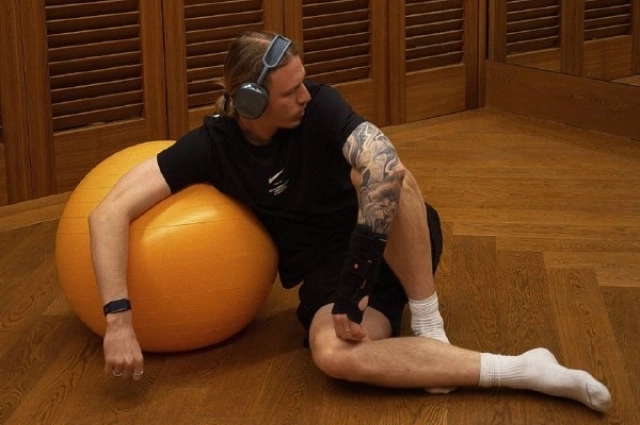 Сафонов тренируется даже в отпуске.