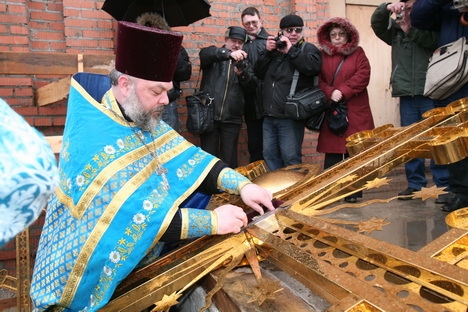 Закладка мощевика в крест.