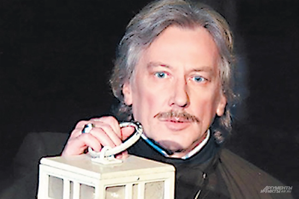 В одном из интервью Веселкин рассказывал, что ему просто повезло стать востребованным актером труппы, хотя в карьере случалось всякое.