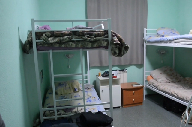 Кадр оперативной съёмки: спальня реабилитантов в «Титане».