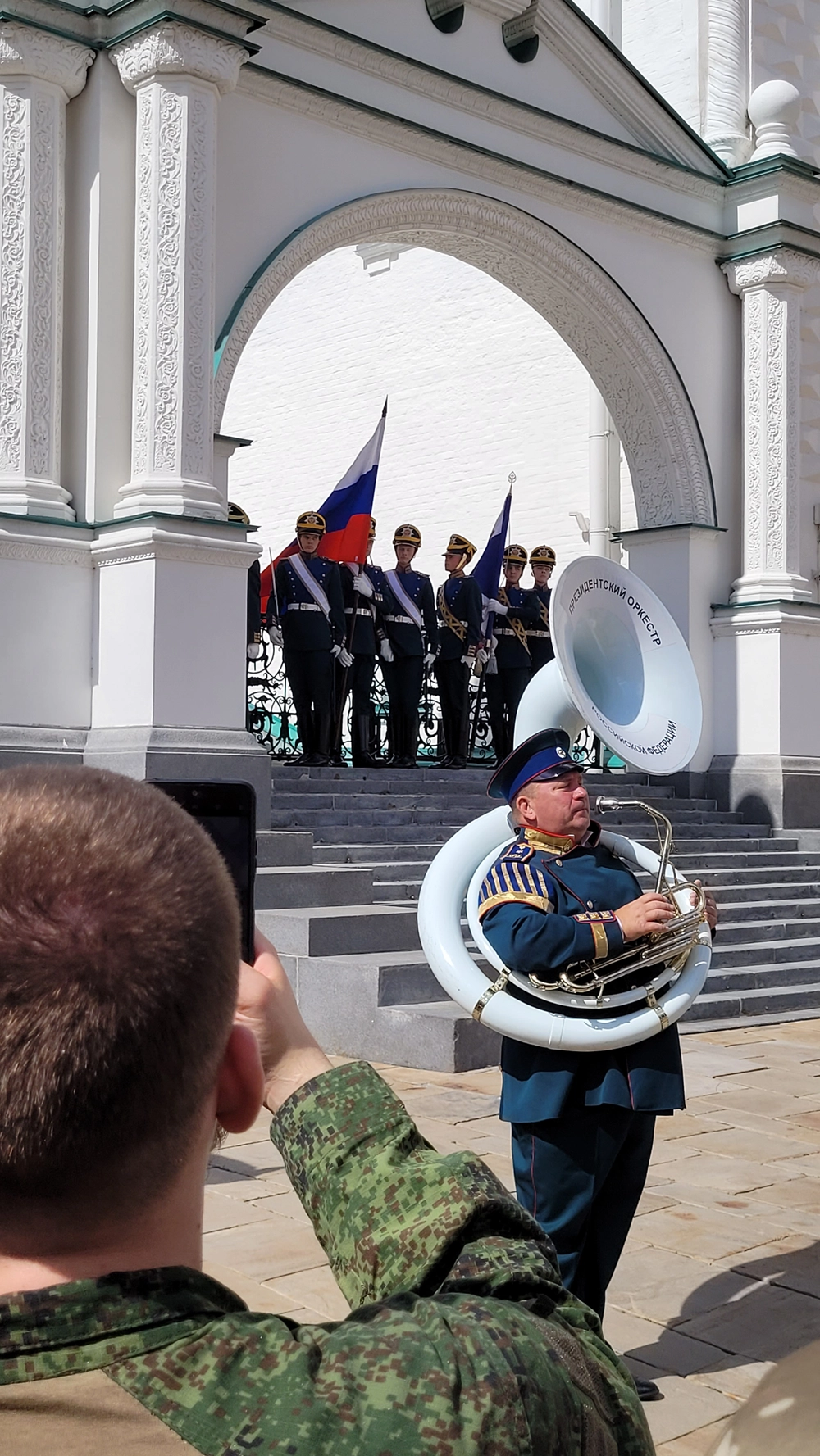 Впервые в жизни ребята побывали на Соборной площади Кремля и посмотрели развод Президентского полка.