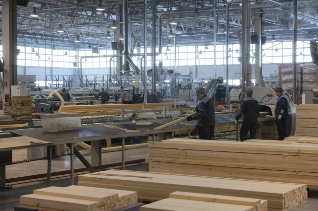 Сейчас на месте бывшего комбината «Мекран» снова кипит производство.