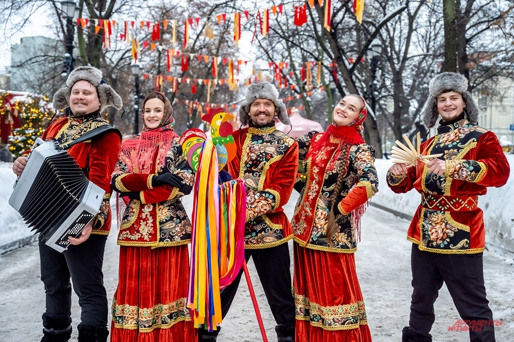 Сейчас Масленица празднуется широко, устраиваются фестивали, массовые гулянья, концерты.