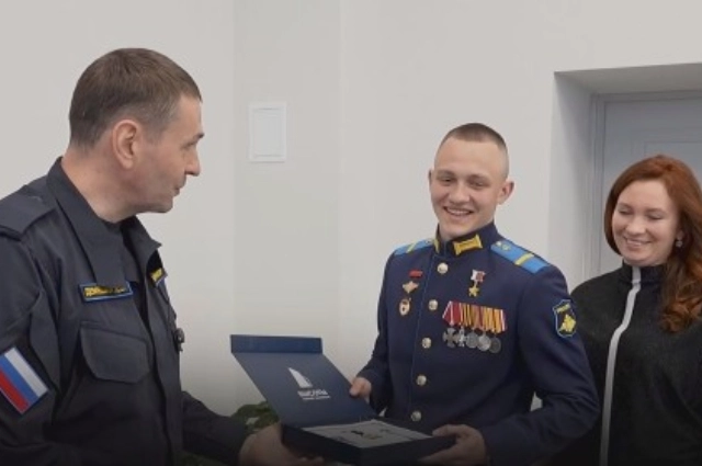 Демешин вручает машины и квартиру ветеранам СВО: Марк Белопухов