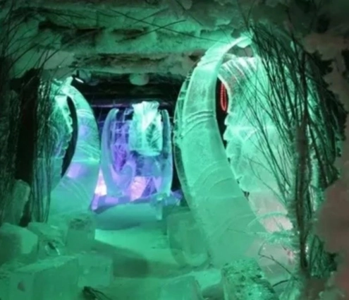 Тронный зал владыки холода выглядит очень интересно - его можно рассматривать часами.