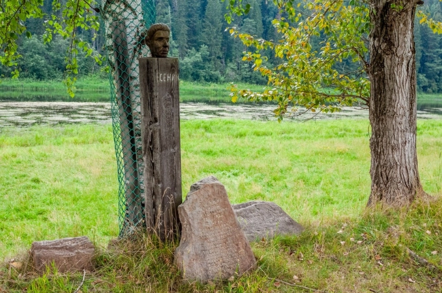 Плакать не о чем! В Усть-Утке соседствуют души сплавщиков и Сергея Есенина