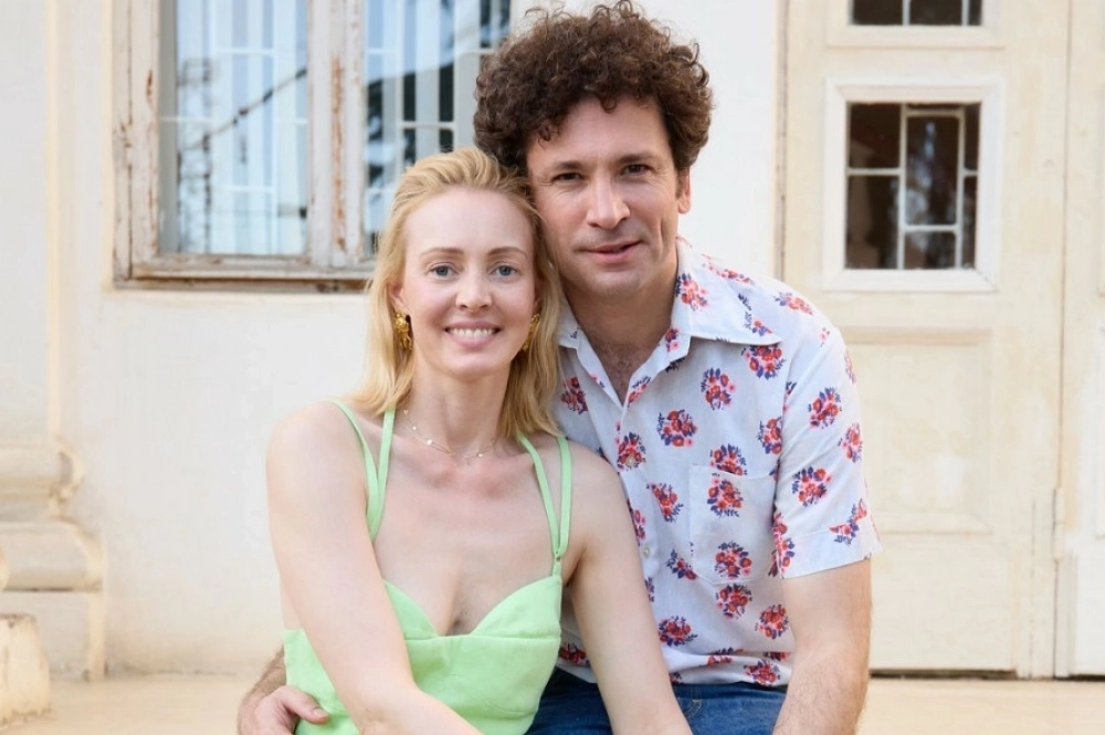 Антон Хабаров снялся в одной из серий этого сезона вместе со своей женой, актрисой и тифлокомментатором Еленой Хабаровой.